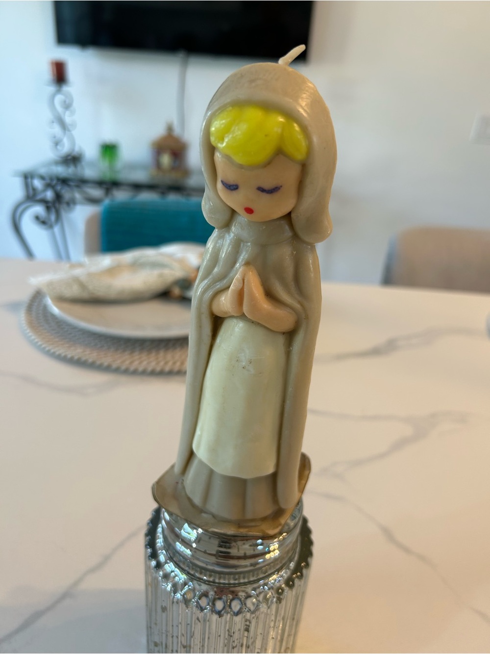 Vintage Sun Pilgrim Prayer Women Figure Candle in Beige and Yellow